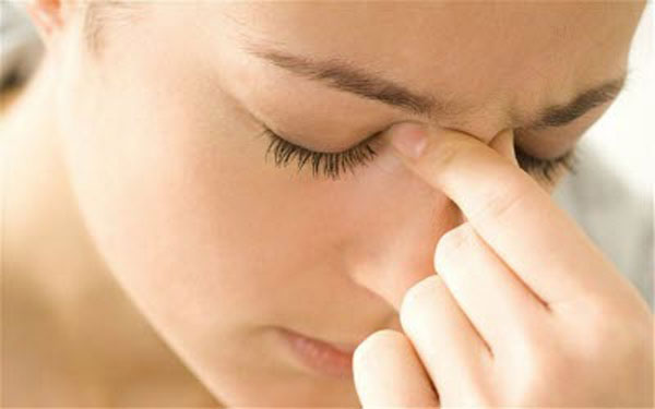 از عوارض انحراف بینی، عفونت سینوس های بینی یا سینوزیت است.