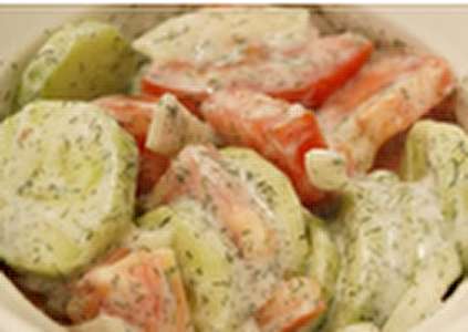 طرز تهیه سالاد خیار آلمانی