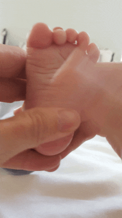 ماساژ نوزاد (پا)