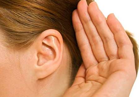 گسترش ضرب المثل از این گوش میگیرد و از آن گوش در میکند