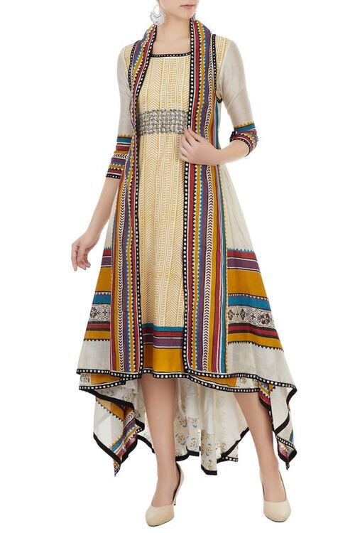 مدل سارافون سنتی بلند و زیبا با طرح سنتی