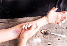 علائم مصرف هروئین؛ علائم جسمی و رفتاری اعتیاد به هروئین
