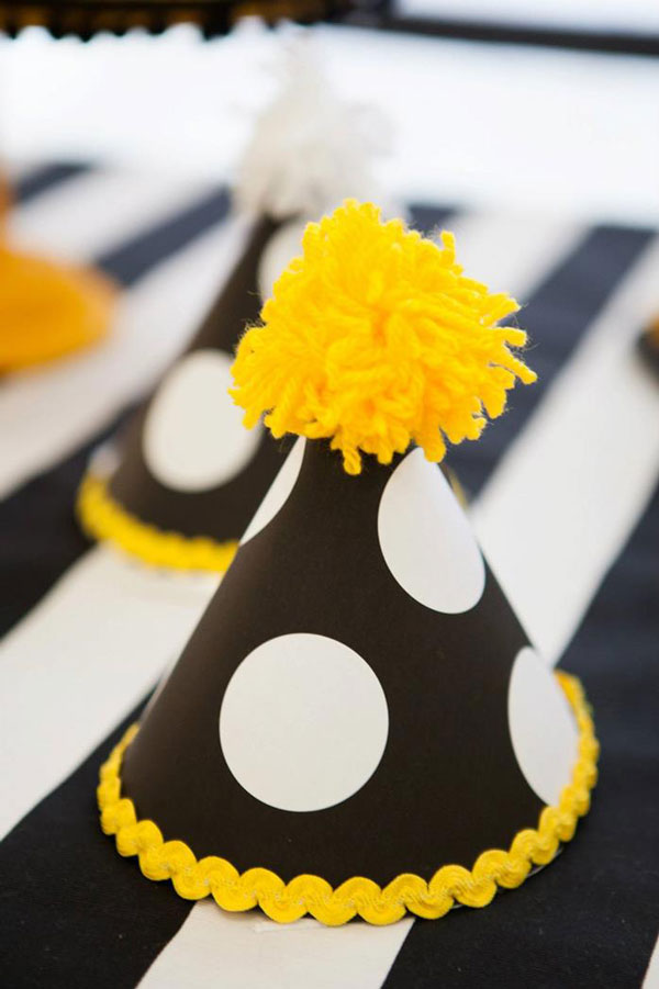 ایده برای ساخت کلاه تولد پسرانه زرد ومشکی