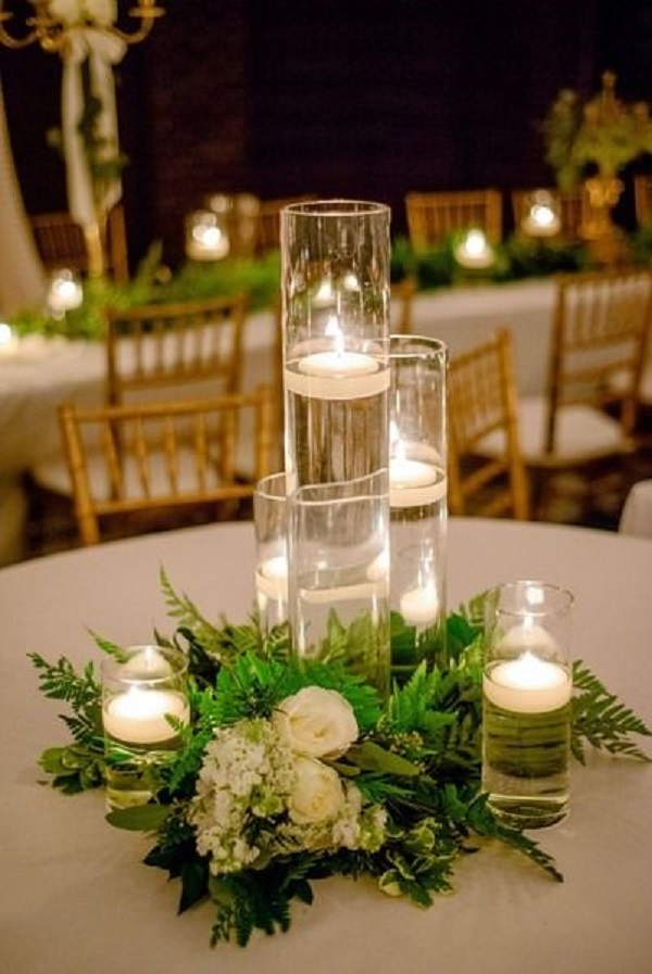 تزیین میز نهار خوری با شمع و گل