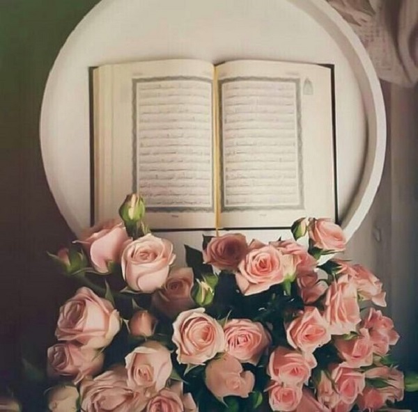 تزیین قرآن سفره عقد در جعبه با گل 