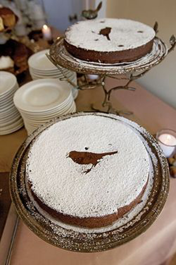 تزیین کیک با پودر قند و شکر به شکل پرندگان