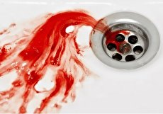 علت استفراغ خونی؛ آیا وجود خون در استفراغ نگرانکننده است؟