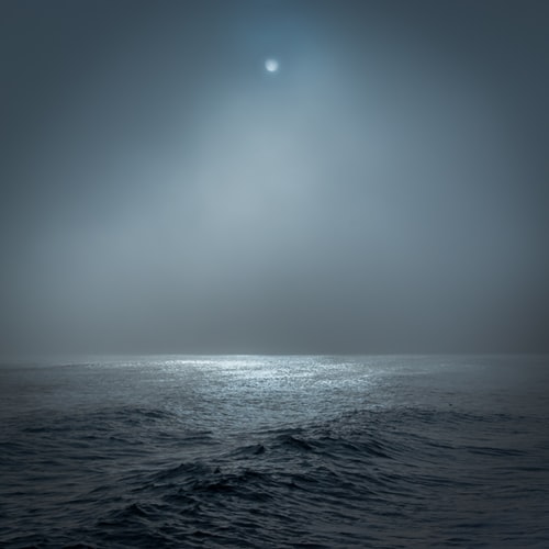 عکس ماه و دریا در شب