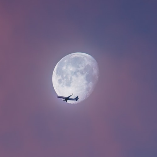 عکس ماه و هواپیما