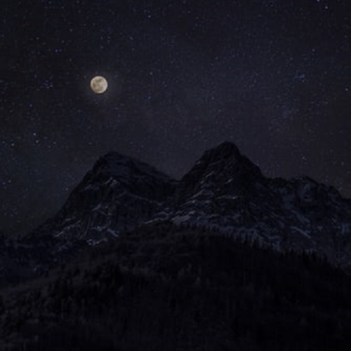عکس آسمان شب با ماه و ستاره