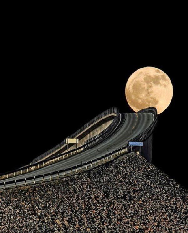 عکس فانتزی ماه و جاده 