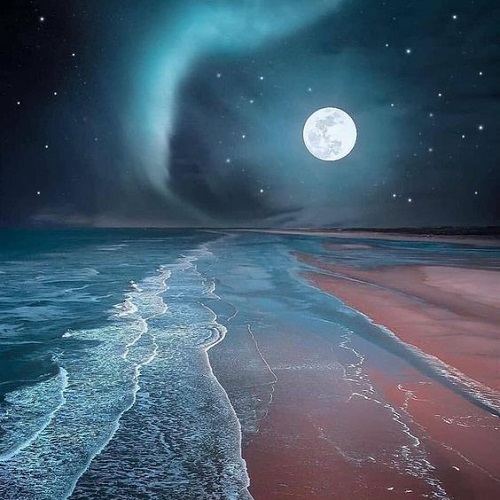 عکس های فانتزی ماه در ساحل