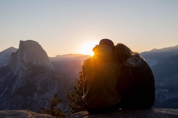 عکس منظره عاشقانه در کوهستان
