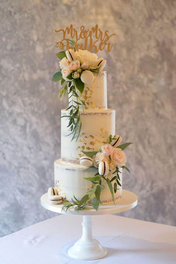 مدل کیک عروسی و نامزدی سه طبقه خامه ای+ راهنمای انتخاب کیک عروسی