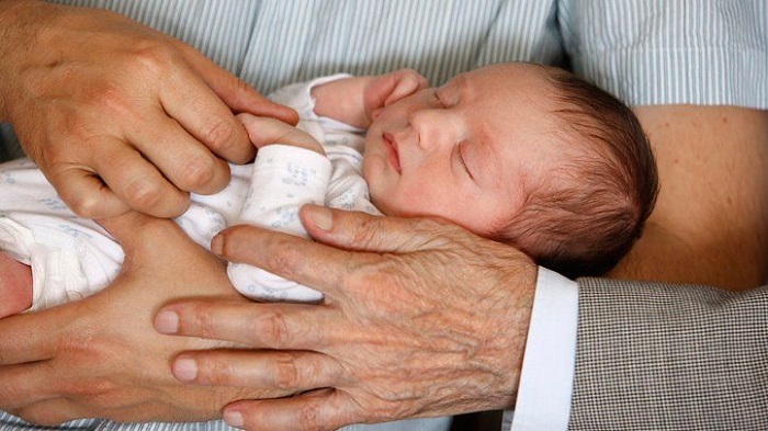 مراقبت بعد از ختنه نوزاد؛ برای کاهش درد ختنه چه کنیم؟