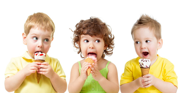 بستنی خوردن برای نوزاد ؛ نوزادان از چه سنی قادر به خوردن بستنی هستند؟