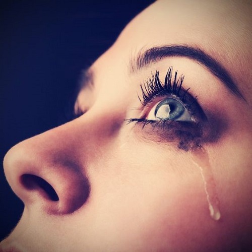 عکس چشم گریان دختر