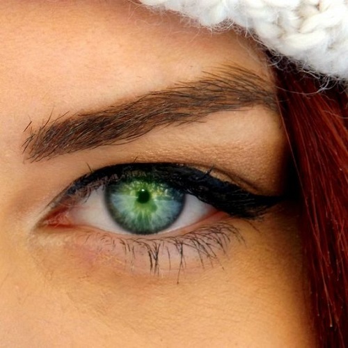 تصویر چشم دخترانه سبز رنگ