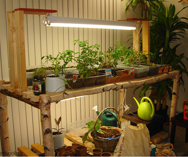 لامپ نور مصنوعی برای گیاهان