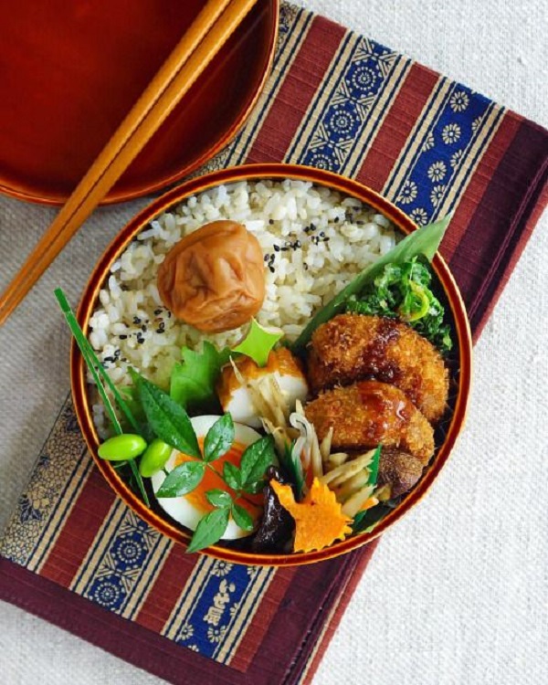 عکس تزیین ناگت مرغ با برنج
