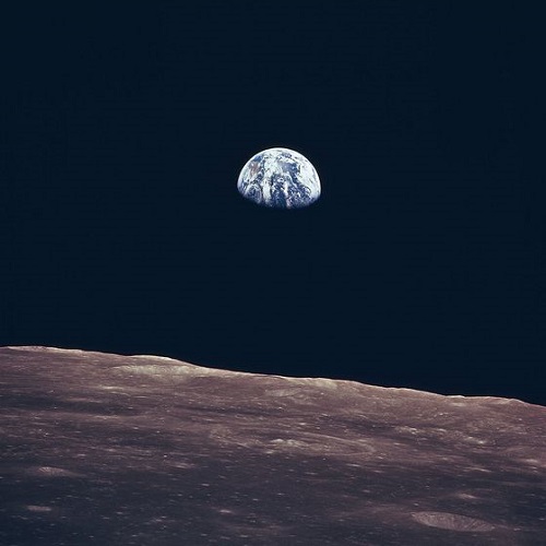 عکس کره زمین در ماه