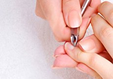 حکم شرعی مانیکور ناخن از نظر مراجع مختلف چیست؟