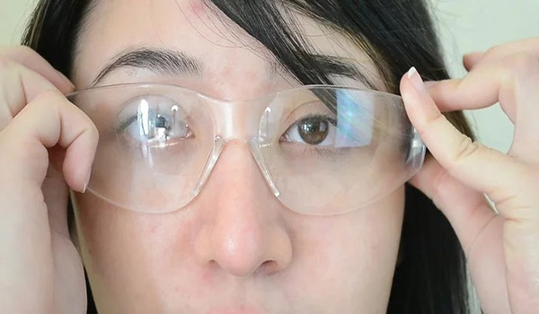 خرد کردن پیاز بدون اشک ریختن با عینک