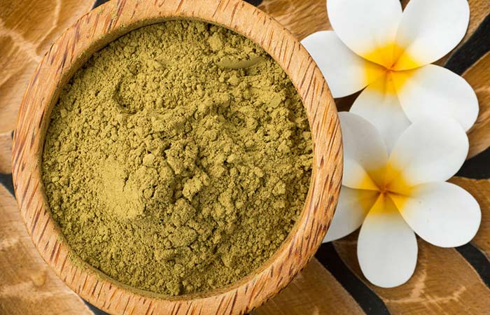 طرز تهیه ماسک حنا برای درمان ریزش مو معرفی انواع ماسک حنا برای ریزش مو