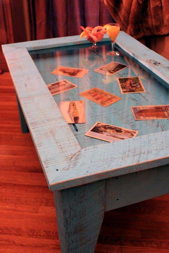 تزیین زیر میز شیشه ای با پاکت و عکس یادگاری