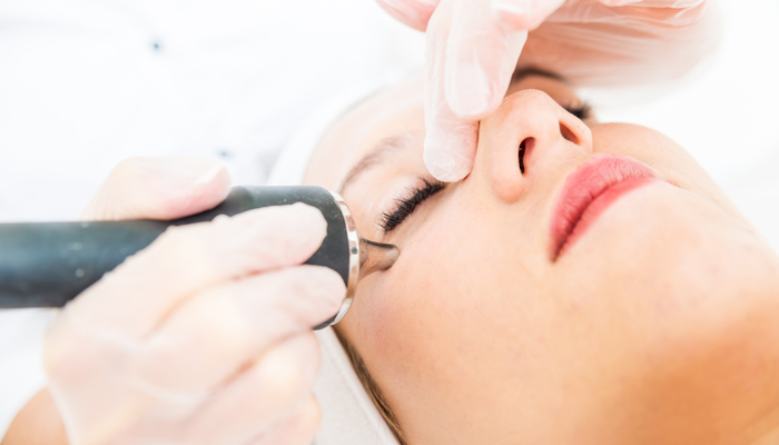 برداشتن خال صورت با لیزر چه ویژگیهایی دارد؟ برداشتن خال صورت با لیزر چه ویژگیهایی دارد؟