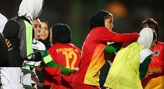 دعوای شدید دختران فوتبالیست در لیگ برتر (عکس)