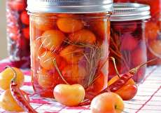 طرز تهیه ترشی گیلاس خوشمزه به ۳ روش