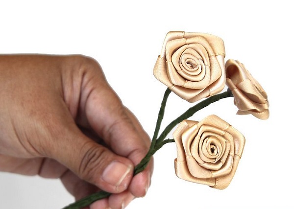  انتخاب گل برای حلقه دستمال سفره