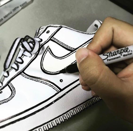 تیپ هنری مردانه، نقاشی روی کفش و لباس