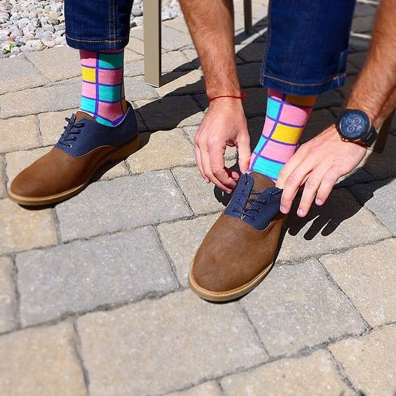 تیپ هنری مردانه، نقاشی روی کفش و لباس، جوراب