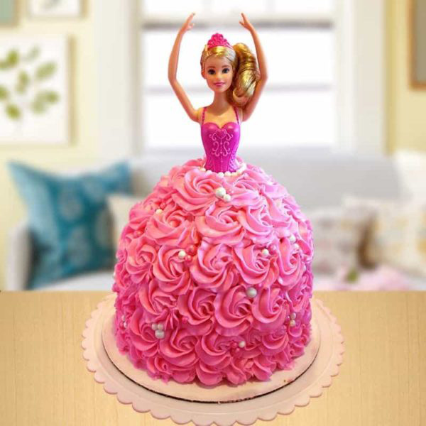 تزیین کیک تولد خامه ای عروسکی