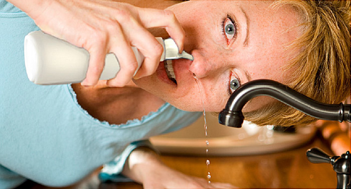 شیستشوی بینی با آب نمک یک راه شگفت‌انگیز برای درمان سینوزیت