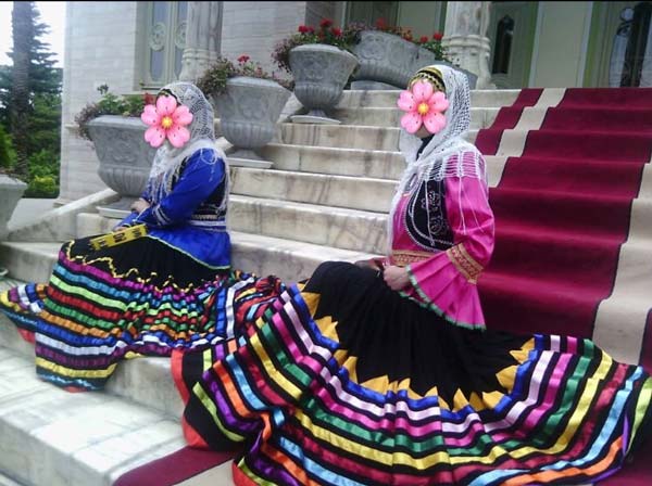لباس محلی زیبای مازندرانی در دو رنگ