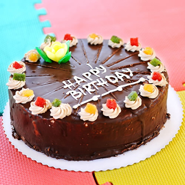 تزئین کیک تولد شکلاتی ساده