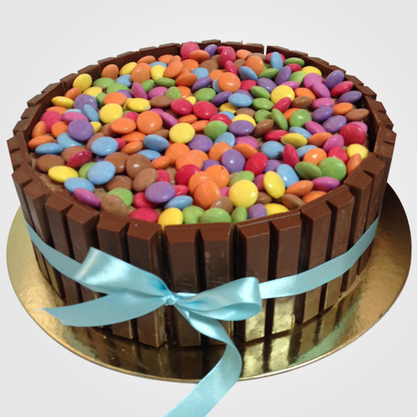 تزئین کیک تولد شکلاتی با دراژه