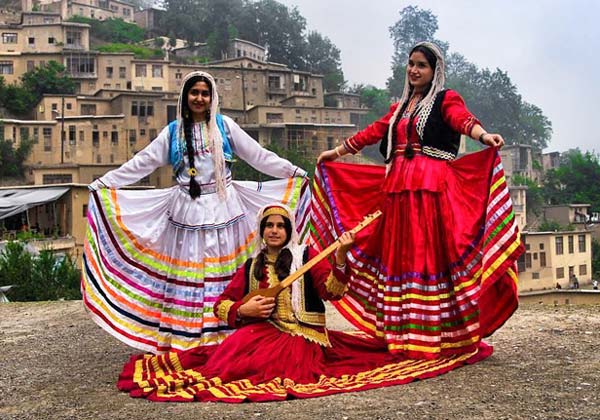 لباس محلی دخترا مازندرانی در رنگ ها و طرح های زیبا