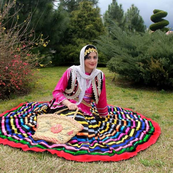 لباس محلی مازندرانی دخترانه در رنگ های شاد