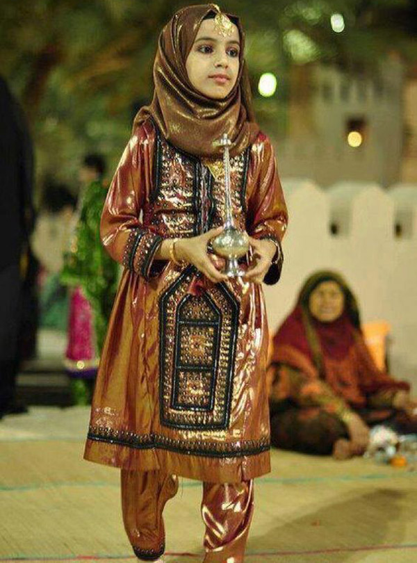عکس دختران بلوچی با لباس سنتی