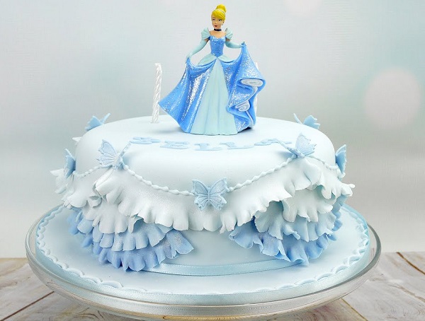 کیک برای روز دختر با طرح سیندرلا
