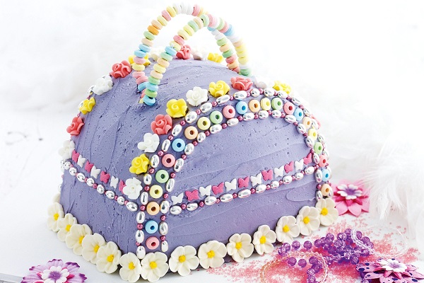 کیک به شکل کیف برای روز دختر