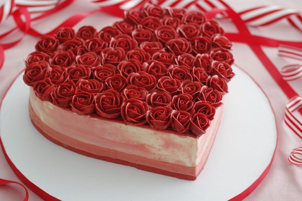 کیک قلبی شکل برای روز دختر