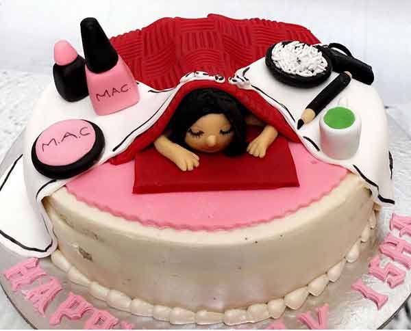 کیک مدل لوازم آرایش برای روز دختر