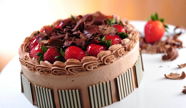 کیک شکلاتی برای روز دختر