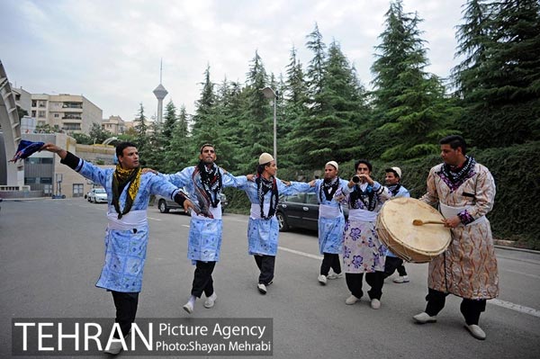 لباس لری مردانه به همراه رقص محلی