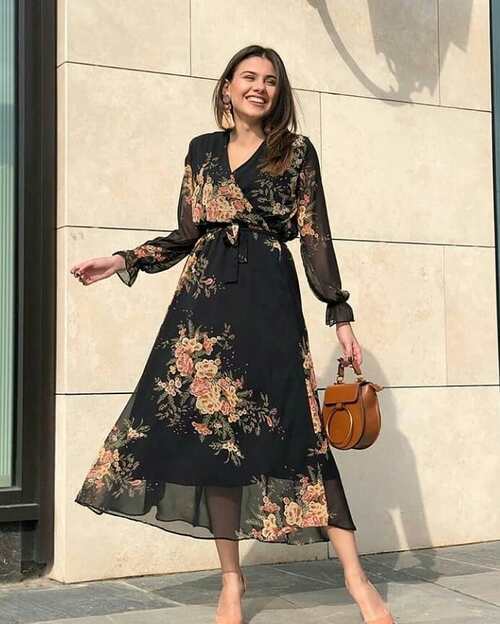 مدل پیراهن آستین دار مجلسی زنانه با کفش پاشنه بلند